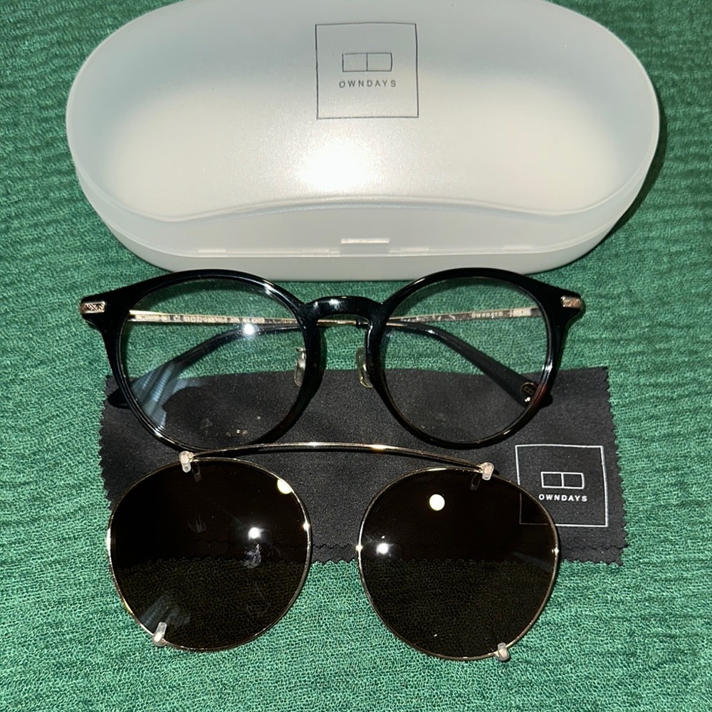 OWNDAYS Black Glasses with Clip-On Shades